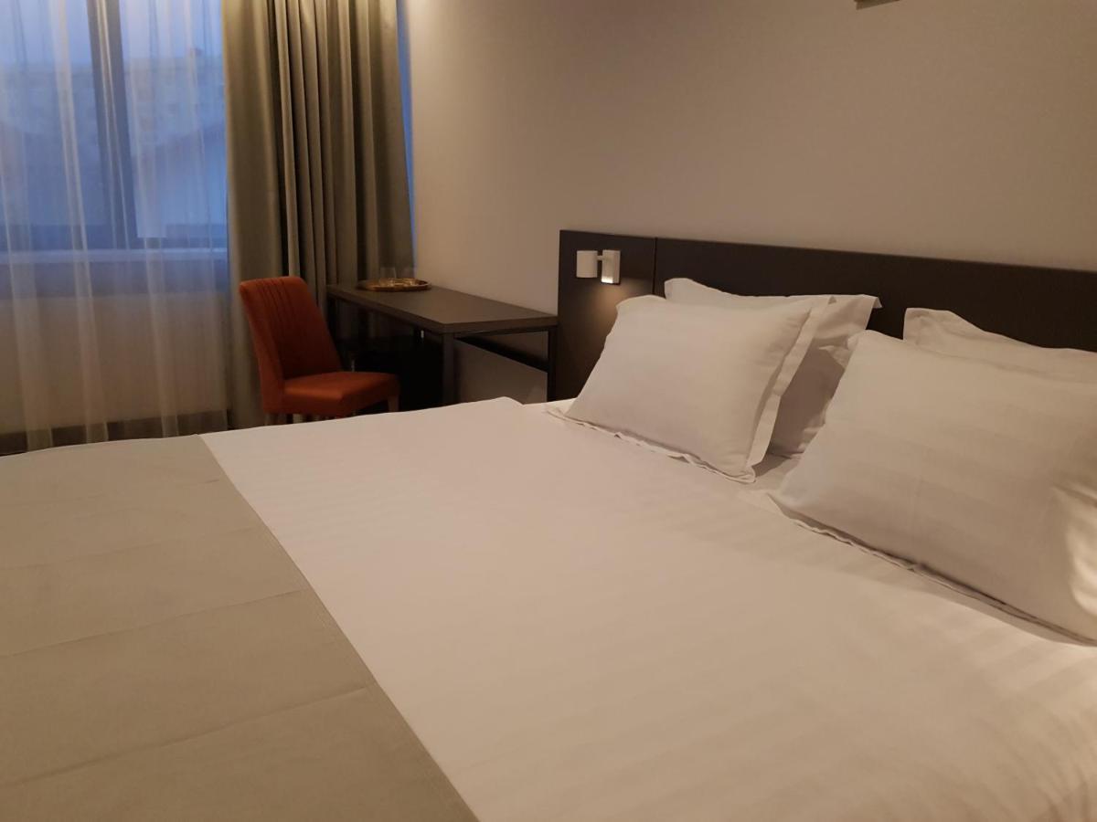 Novo Boutique Hotel Râmnicu Vâlcea Екстериор снимка